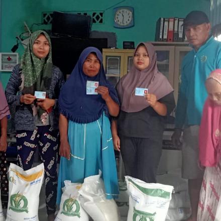 Pemerintah Desa Tanah Abang Menyalurkan Bantuan Beras Dari Dinas sosial kabupaten Banjar